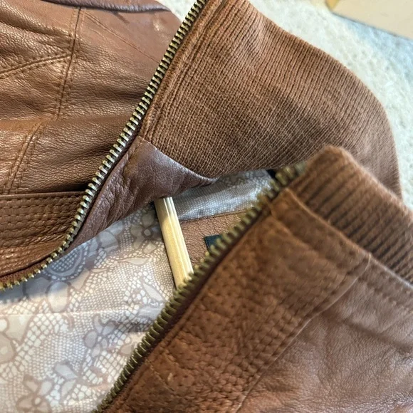 Black Rivet S EUC barely worn Women's Tan Leather Jacket high collar fall trend - Picture 12 of 15